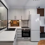 P Deluxe Suites 10